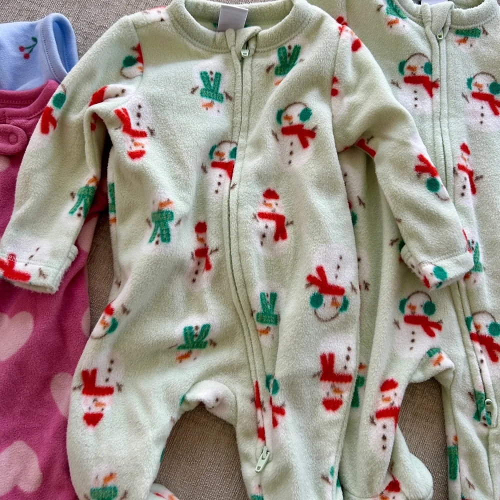 Newborn Fleece Zipper Footies (Carters and Old Navy) - Picture 5 of 6